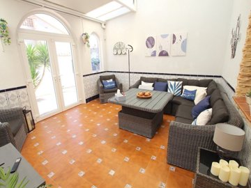 49657impressivedetached3bedvillawithstylishin
