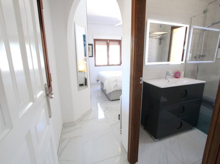 Image No.24-3 Bed Villa for sale