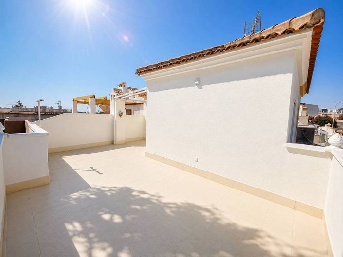 Image No.16-3 Bed Townhouse for sale