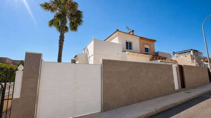 Image No.18-3 Bed Townhouse for sale