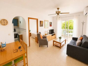 496622bedroomapartmentjust200metresfromacequi