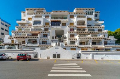 49671threebedroombeachapartmentindehesadecamp