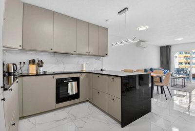 49671threebedroombeachapartmentindehesadecamp