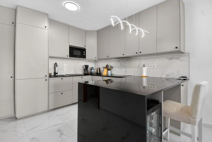 Image No.9-3 Bed Apartment for sale