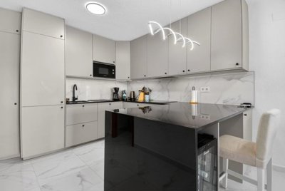 49671threebedroombeachapartmentindehesadecamp
