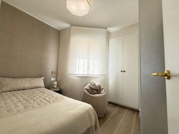 49670astylishtopfloorapartmentintorreviejawit