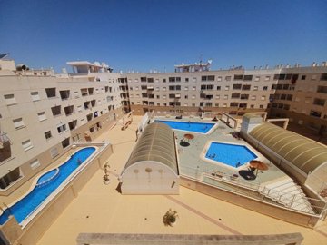 49670astylishtopfloorapartmentintorreviejawit