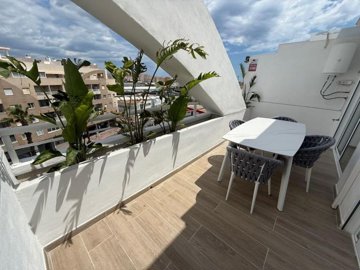 49670astylishtopfloorapartmentintorreviejawit