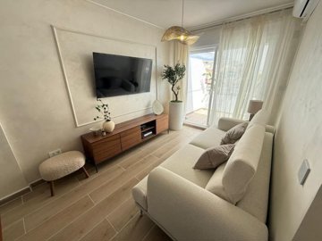 49670astylishtopfloorapartmentintorreviejawit