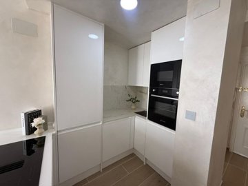 49670astylishtopfloorapartmentintorreviejawit