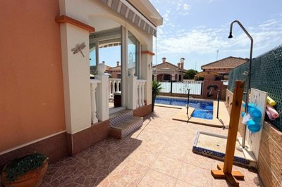 49676charmingdetachedvillawithprivatepoolinlo
