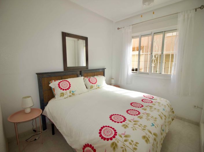 Image No.18-3 Bed Townhouse for sale