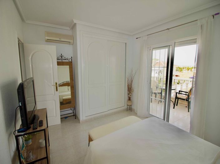 Image No.30-3 Bed Townhouse for sale