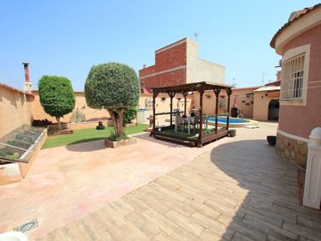 49695spacious4bedroomvillaforsaleintheheartof