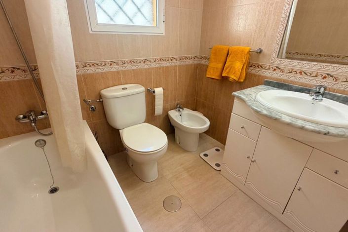 Image No.8-2 Bed Townhouse for sale