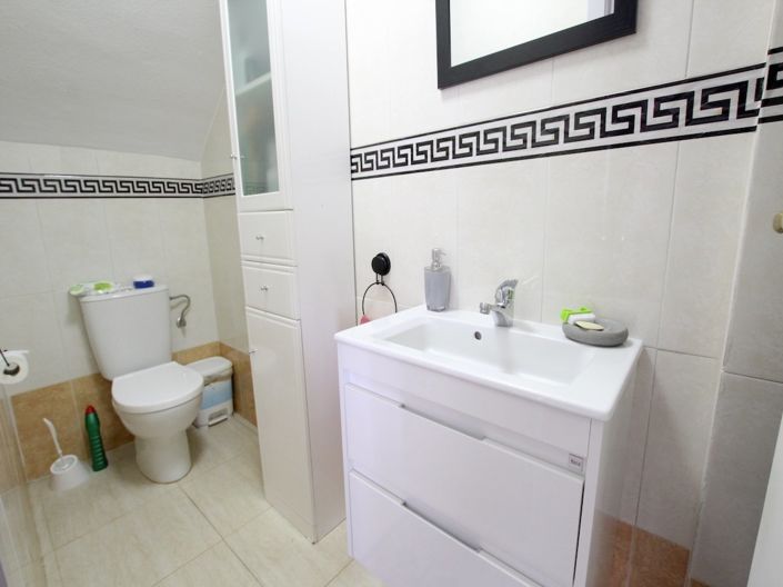 Image No.18-3 Bed Townhouse for sale
