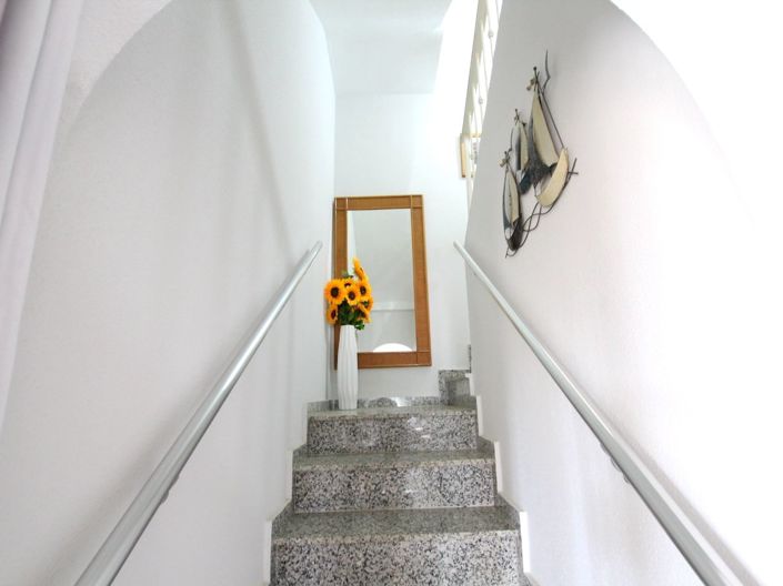 Image No.19-3 Bed Townhouse for sale