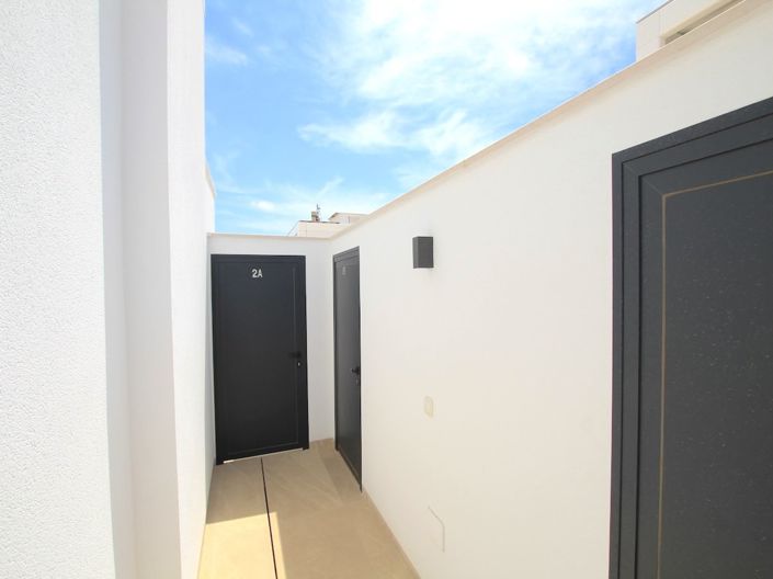 Image No.28-2 Bed Apartment for sale