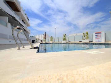 49711stylish2bedgroundfloorapartmentwithapriv