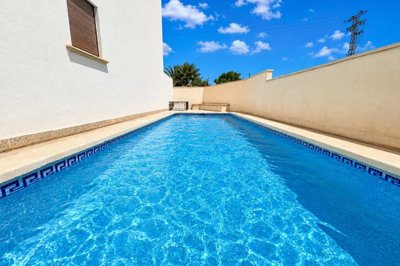 49717charmingtopfloorapartmentwith2beds1bathi