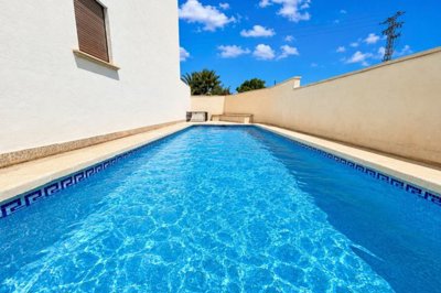 49717charmingtopfloorapartmentwith2beds1bathi