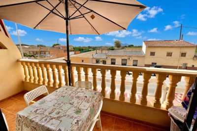 49717charmingtopfloorapartmentwith2beds1bathi