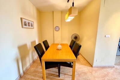 49717charmingtopfloorapartmentwith2beds1bathi