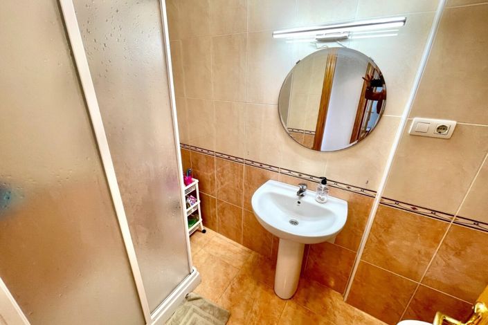 Image No.8-2 Bed Apartment for sale