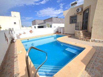 497213bedroomdetachedvillawithprivatepoolinre