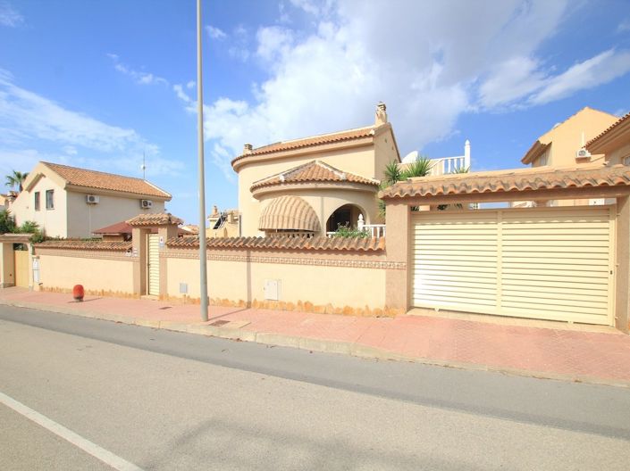 Image No.3-3 Bed Villa for sale