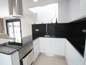 49727stunningsouthfacing3bedvillawithaheatedp