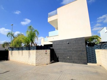 49727stunningsouthfacing3bedvillawithaheatedp