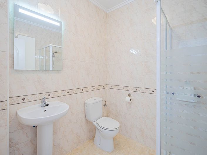 Image No.26-3 Bed Townhouse for sale