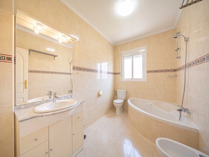 Image No.16-3 Bed Townhouse for sale