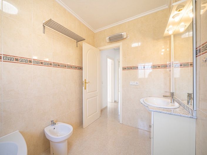 Image No.17-3 Bed Townhouse for sale