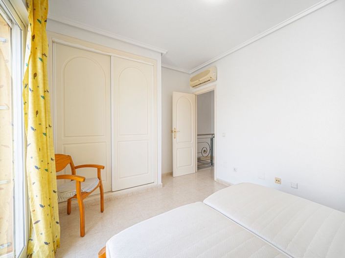 Image No.20-3 Bed Townhouse for sale