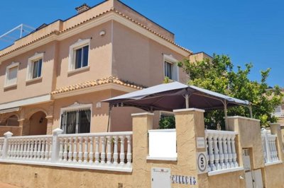 49739stylish3bedroomsemidetachedlocatedonaspa