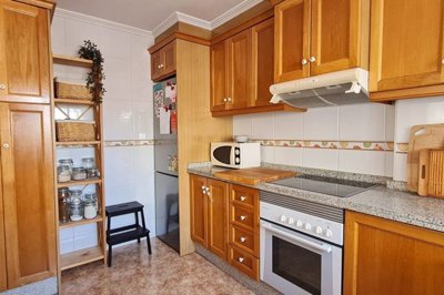 49739stylish3bedroomsemidetachedlocatedonaspa