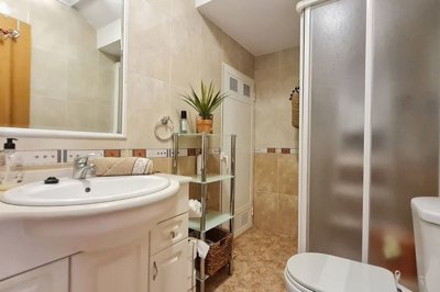 49739stylish3bedroomsemidetachedlocatedonaspa