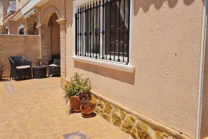Image No.19-3 Bed Townhouse for sale