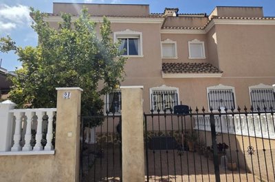 49739stylish3bedroomsemidetachedlocatedonaspa