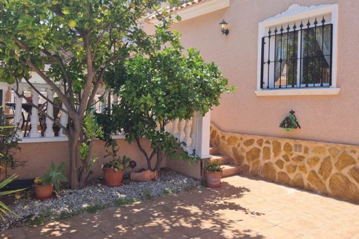 Image No.20-3 Bed Townhouse for sale