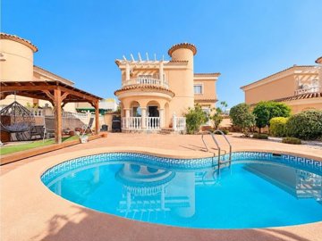 49738roomy4bedroomdetachedvillainlamarina0809