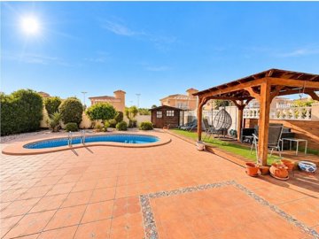 49738roomy4bedroomdetachedvillainlamarina0809