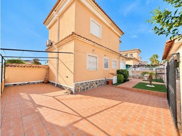 49738roomy4bedroomdetachedvillainlamarina0809