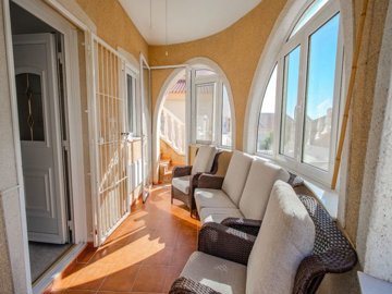 49744charmingdetached2bedvillawithsaltlakevie