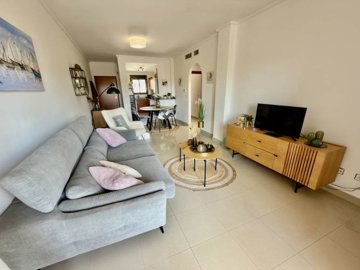 49747topfloor2bedroomapartmentwithprivatesola