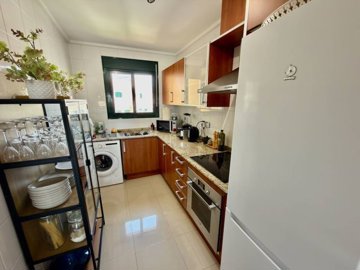 49747topfloor2bedroomapartmentwithprivatesola