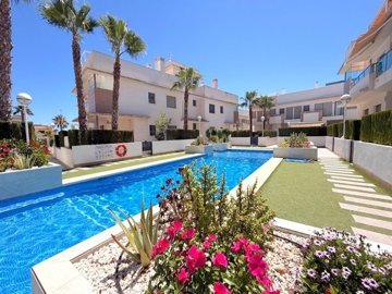 49749twobedroomtopfloorapartmentwithprivateso
