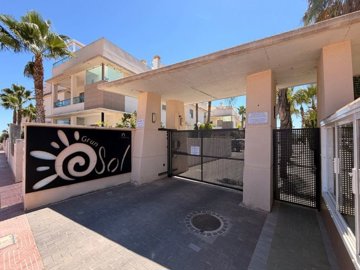 49749twobedroomtopfloorapartmentwithprivateso